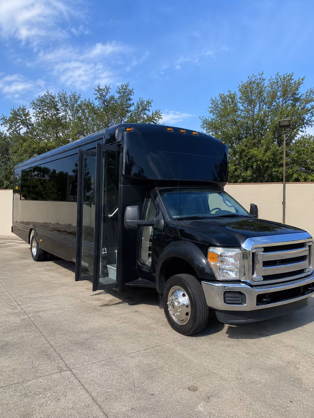 Plano Winery Tour & Pub Crawl Transportation